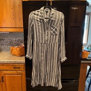 Black and White Striped Long Sleeve long blouse.